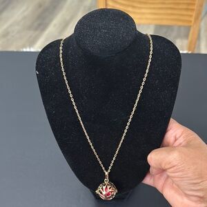 Elegant Gold and Red Pendant Necklace